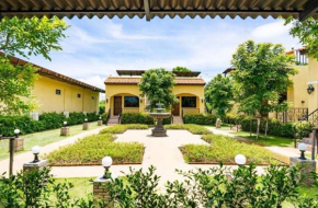 Hotels in Khanong Phra